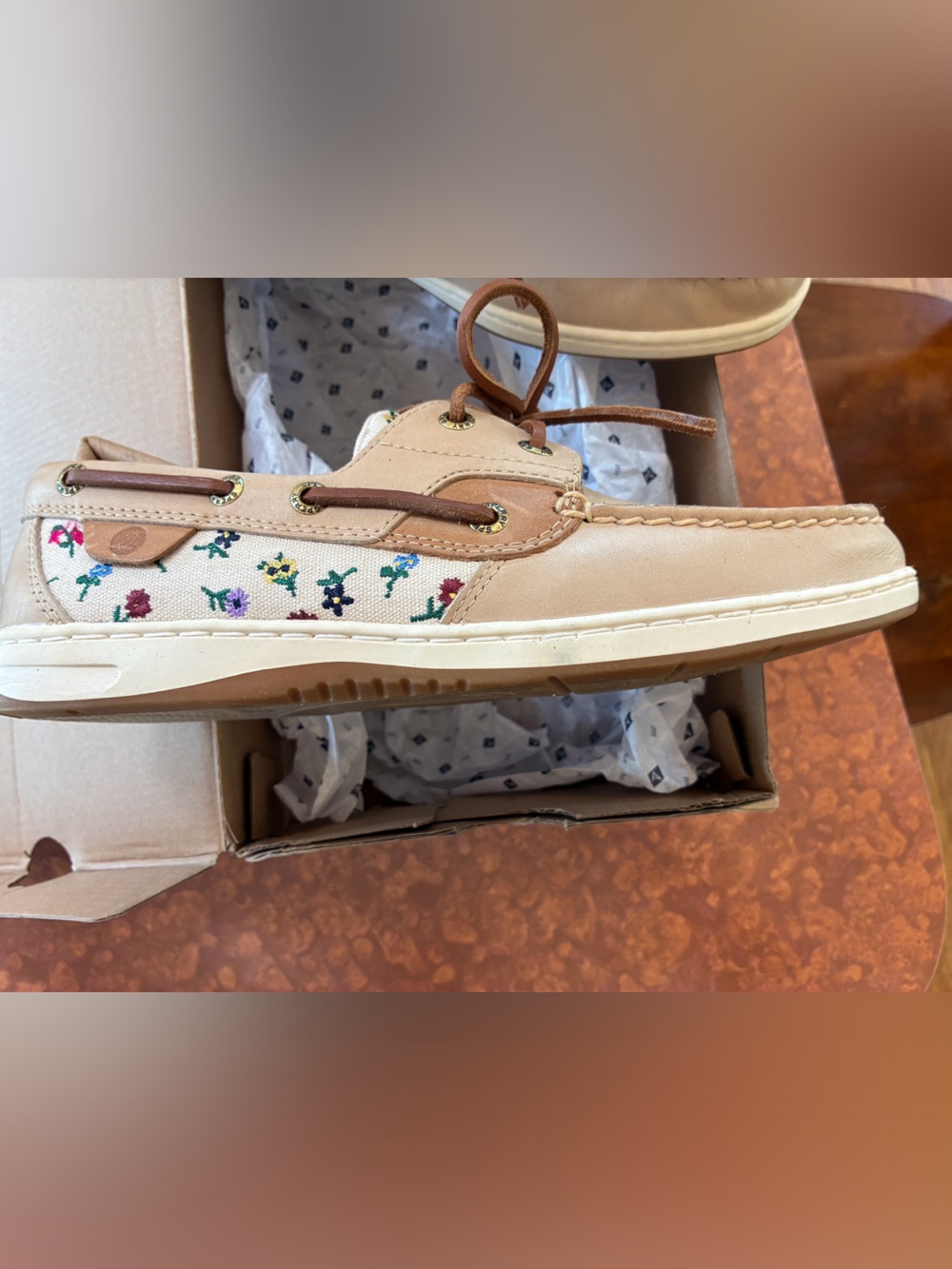 NWT Women’s SPERRY Tan Floral Embroidered Boat Shoes - Picture 4 of 6